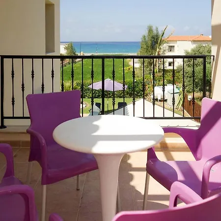 Athoullis Αργάκα